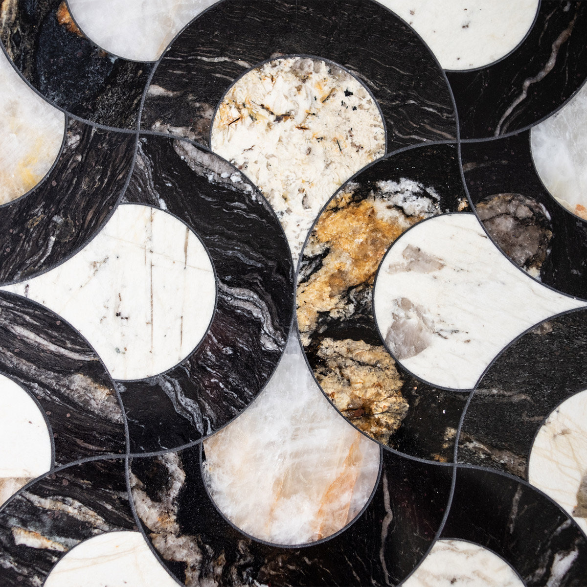 FLOOR MOSAIC PATAGONIA AND BLACK QUARTZITE - Image 3