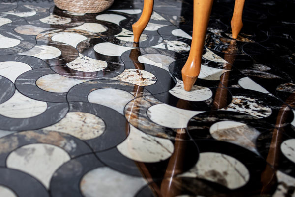 FLOOR MOSAIC PATAGONIA AND BLACK QUARTZITE - Image 2